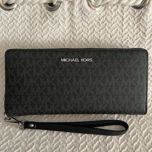 Michael kors jet set continental wallet